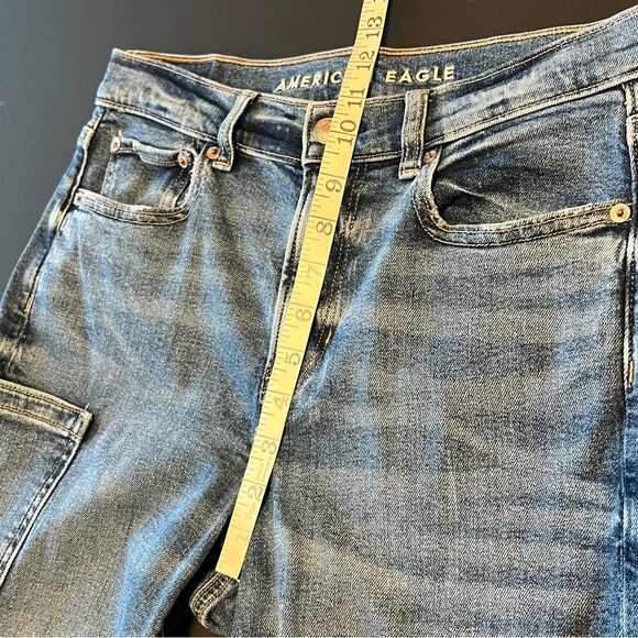 AMERICAN EAGLE Super High Rise Baggy Straight Cargo Jeans size 4, medium wash - Picture 5 of 16
